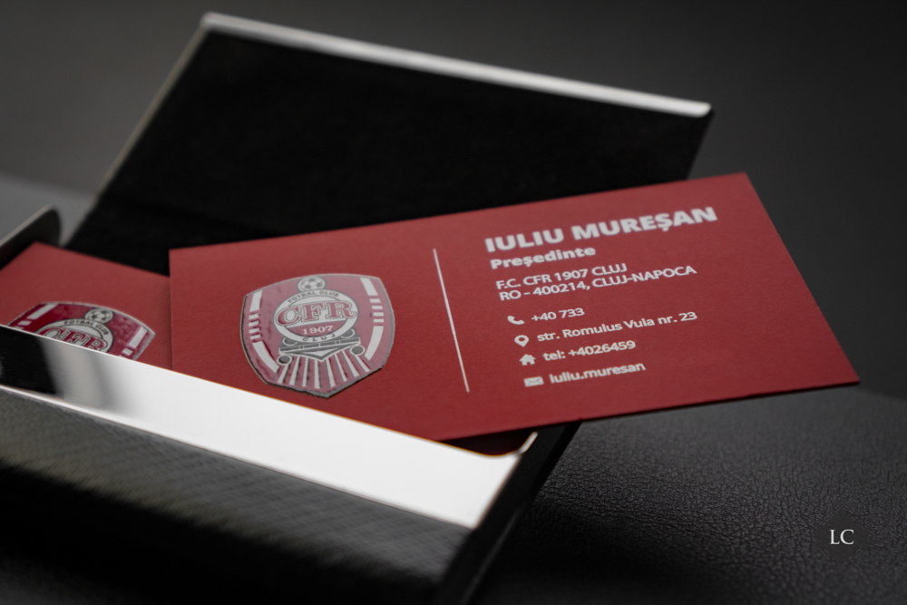 Carti vizita premium burgundy lac selectiv